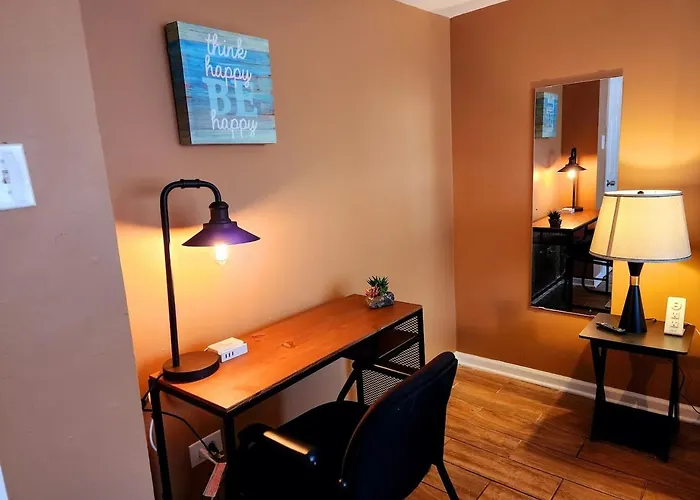 Modern 2 Beds Close Downtown Apartment *