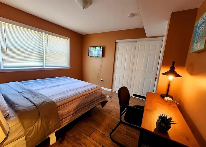 Modern 2 Beds Close Downtown Apartment Evanston