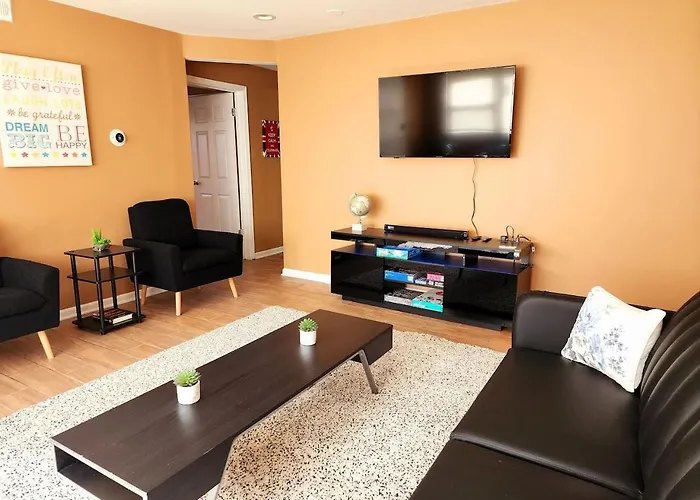 Modern 2 Beds Close Downtown Apartment *