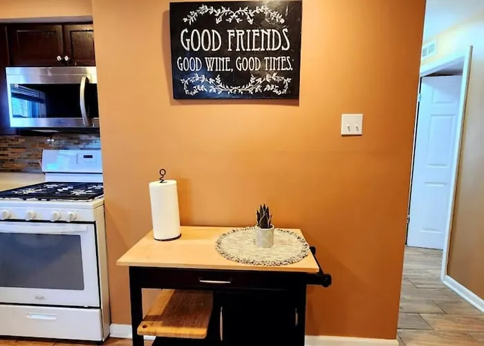 Modern 2 Beds Close Downtown Evanston